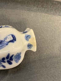 Tien overwegend Chinese blauw-witte, famille rose en Imari-stijl vaasjes, Kangxi en later